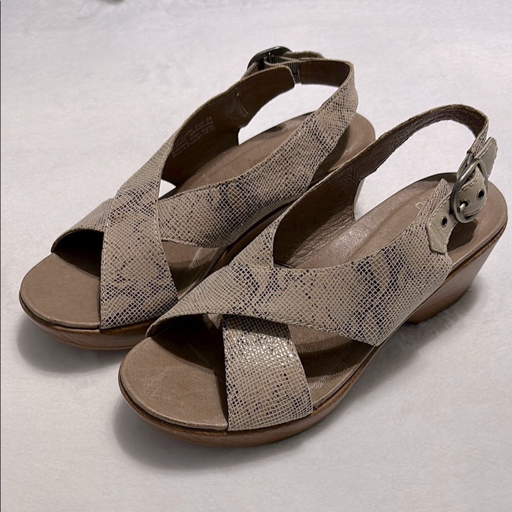 Dansko Womens Sandals - Wedge Heel Tan Shoe Slingback Snake Size 38 EU (8 US)